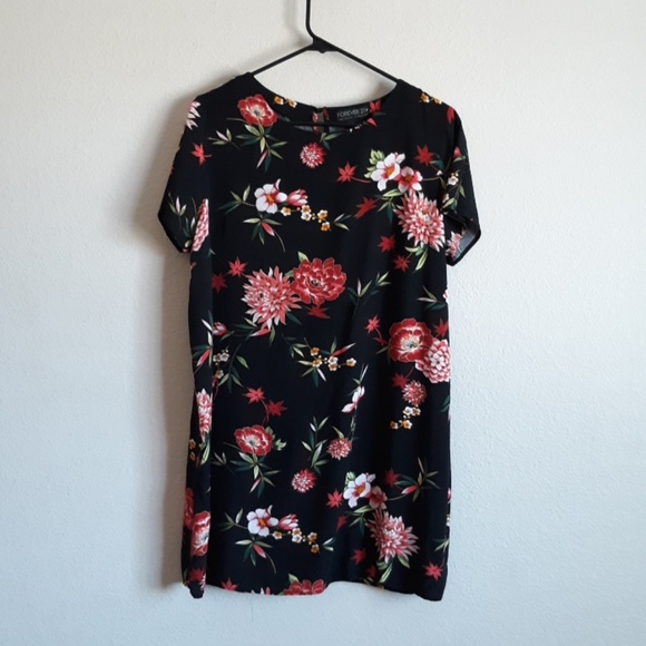 Forever 21 Tops - 🌟Forever 21 + floral top